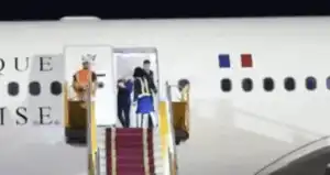Emmanuel Macron giflÃ© par Brigitte ? une vidÃ©o devenue virale intrigue