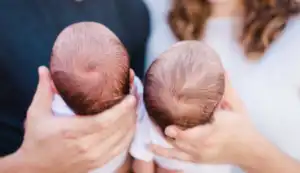Pourquoi le phÃ©nomÃ¨ne des naissances de jumeaux explose-t-il en France ?