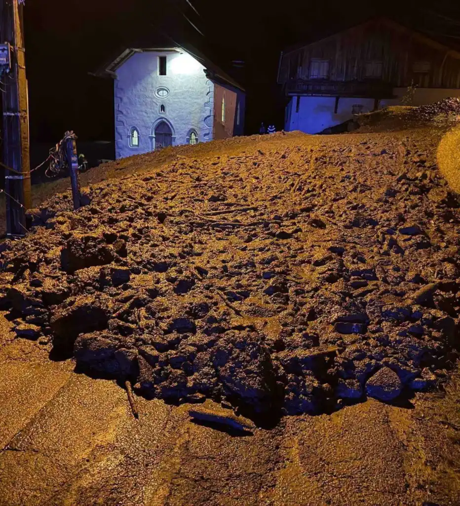 Haute-Savoie : un village touché par une impressionnante coulée de boue