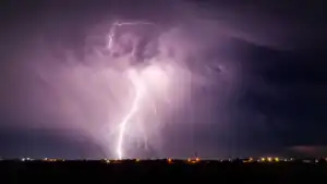 Loire en vigilance orange : de violents orages attendus ce dimanche soir