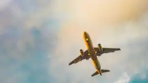 Pourquoi les prix des billets dâ€™avion restent Ã©levÃ©s malgrÃ© la baisse du kÃ©rosÃ¨ne ?
