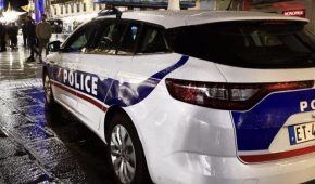Véhicule de la police nationale en patrouille